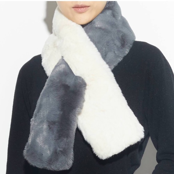 ⭐️New⭐️Apparis Furry Scarf - Picture 3 of 12